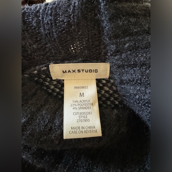 Max Studio Turtleneck sweatshirt - Picture 2 of 3